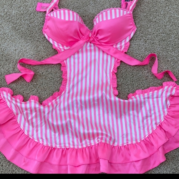 Combinaison Lingerie (Teddy) Victoria's Secret - Tulle Et Dentelle Rouge - Taille 36D - Neuf Avec étiquette (NWT)